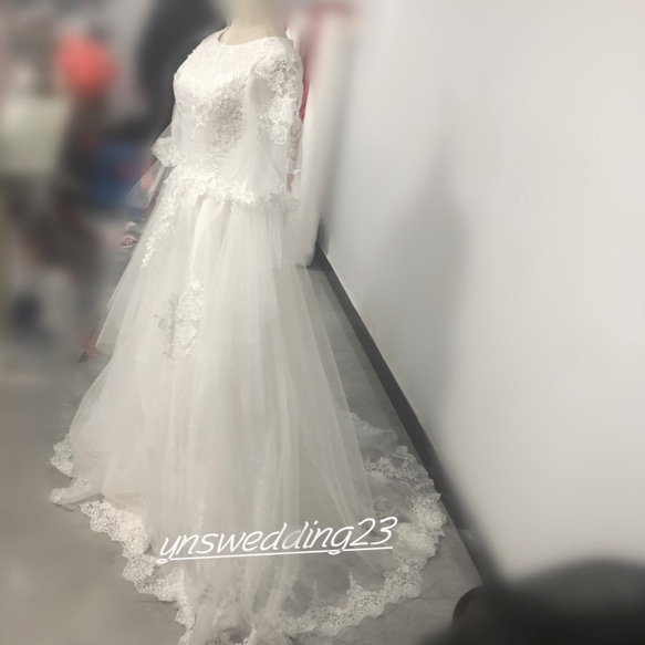 法式婚紗禮服白色精緻蕾絲短款拖地長裙人魚線條優雅透明 第2張的照片