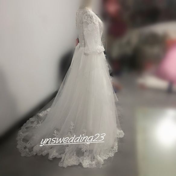 法式婚紗禮服白色精緻蕾絲短款拖地長裙人魚線條優雅透明 第3張的照片