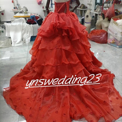 高質量！婚紗禮服精美的歐根迪紅色裸露上衣花瓣婚禮/招待會音樂會 第2張的照片