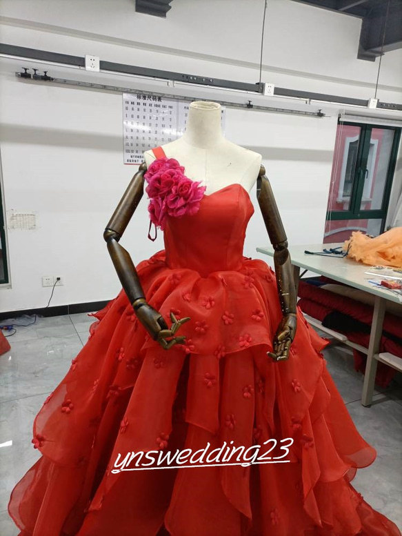 高質量！婚紗禮服精美的歐根迪紅色裸露上衣花瓣婚禮/招待會音樂會 第8張的照片