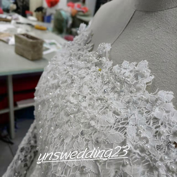 高品質！ ウェディングドレス 上質オーガンジー    オフショルダー    パールレース刺繍   ロングスリーブ  4枚目の画像