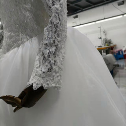 高品質！ ウェディングドレス 上質オーガンジー    オフショルダー    パールレース刺繍   ロングスリーブ  8枚目の画像