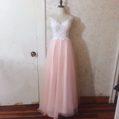 上品！ ウエディングドレス 薄ピンク ソフトチュール 深Vネック ドレス 