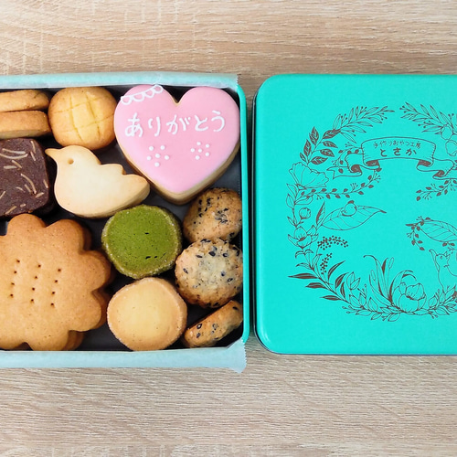 お急ぎ可】ネコとにわとりのクッキー缶♪お誕生日♪焼き菓子 お急ぎ可】ネコとにわとりのクッキー缶♪お誕生日♪焼き菓子