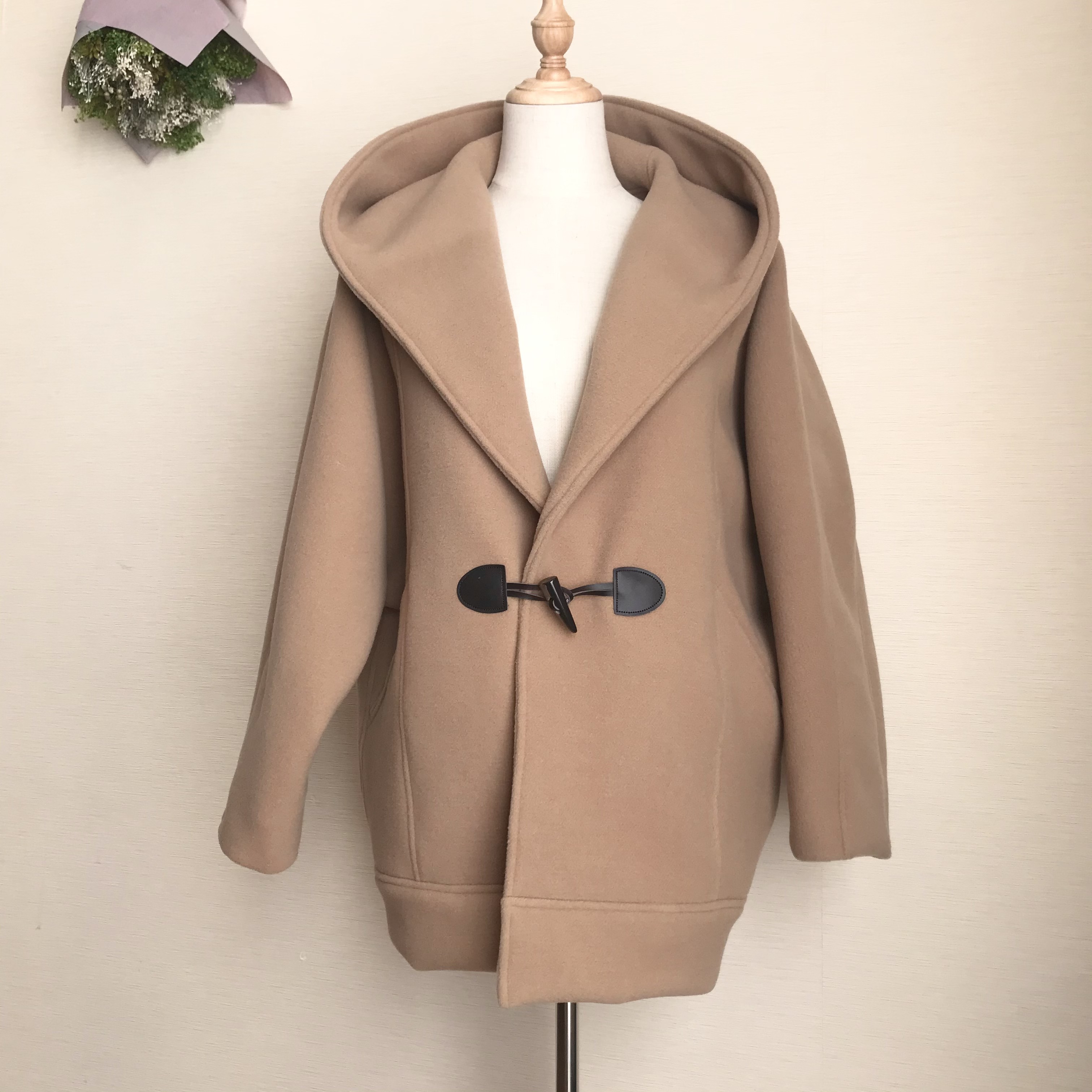 ウール100% で作ったゆったりオーバーサイズのフーデットコート♡【総裏付き】ライトキャメル色 /2点限定！