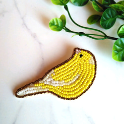 ビーズ刺繍ブローチ　幸せの黄色の鳥カナリヤ 1枚目の画像