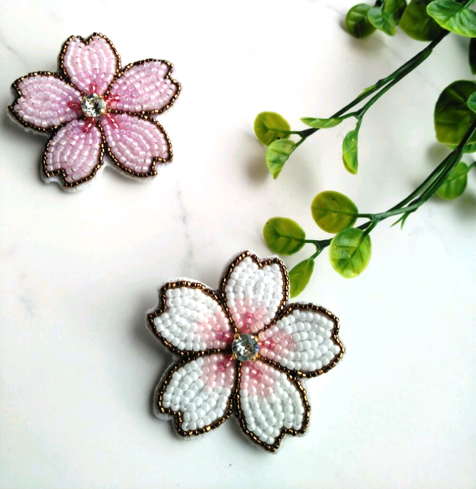 ハンドメイド クリームソーダ うずまき 桜 土星 ビーズ ブローチ 刺繍