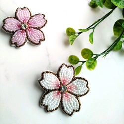 いちご 桜 ビーズ 刺繍ブローチ ハンドメイドアクセサリー 1_b026983f5e36a2dcba71d1d0f9cf