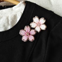 ビーズ刺繍ブローチ　桜<白ピンク> 5枚目の画像