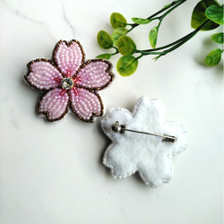 ビーズ刺繍ブローチ　桜<淡紅> 3枚目の画像