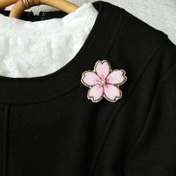 ビーズ刺繍ブローチ　桜<淡紅> 4枚目の画像