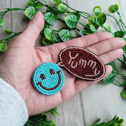 ビーズ刺繍ブローチ　チョコレート色した吹き出し<Yummy> 5枚目の画像