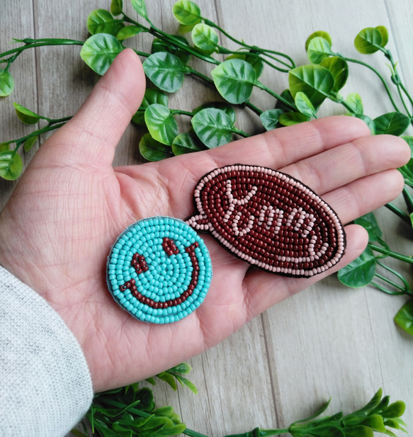 ビーズ刺繍ブローチ　チョコレート色した吹き出し<Yummy> 5枚目の画像