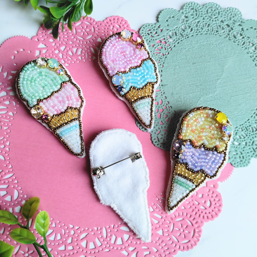 ビーズ刺繍ブローチ ビジューでおめかしアイス パステルカラー