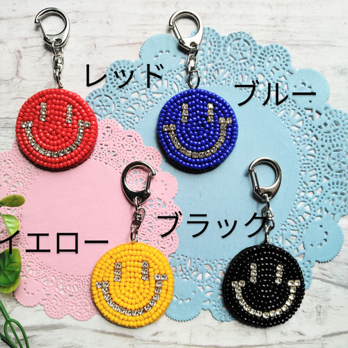 ビーズ刺繍キーホルダー ビジューでゴージャスなニコちゃん
