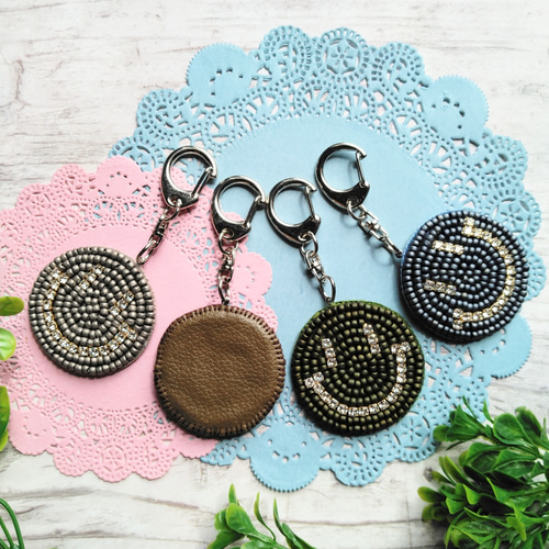 【ふるさと割】 再販♪ビーズ刺繍キーホルダー ビジューでゴージャスなニコ ウェア