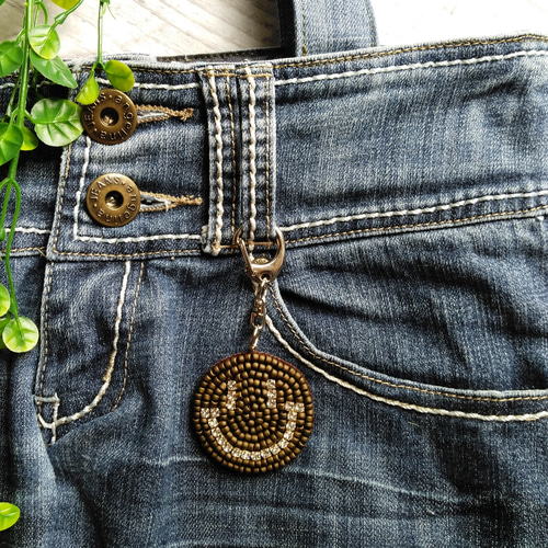 再販♪ビーズ刺繍キーホルダー ビジューでゴージャスなニコちゃん