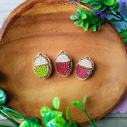 ビーズ刺繍ブローチ 秋ですね☆どんぐり3兄弟（3コset♪） ブローチ