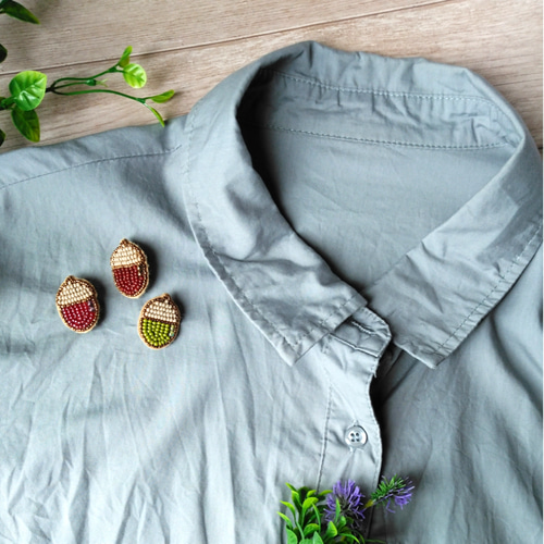 ビーズ刺繍ブローチ 秋ですね☆どんぐり3兄弟（3コset♪） ブローチ