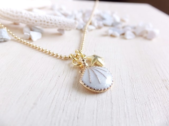 ぷっくりかわいい貝殻（ブルーorホワイト）のネックレス☆ 3枚目の画像