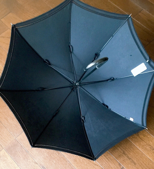【送料無料】【晴雨UVカット傘】手描き　蝶春爛漫♡ブラック 4枚目の画像