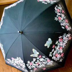 【送料無料】【晴雨UVカット傘】手描き　蝶春爛漫♡ブラック 5枚目の画像