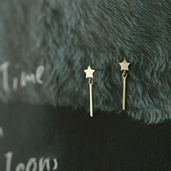 K9金 華奢な揺れる流れ星デザインピアス イヤリング Earrings 3枚目の画像
