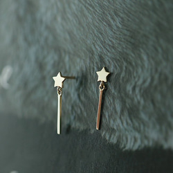 K9金 華奢な揺れる流れ星デザインピアス イヤリング Earrings 4枚目の画像
