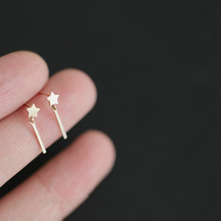 K9金 華奢な揺れる流れ星デザインピアス イヤリング Earrings 5枚目の画像