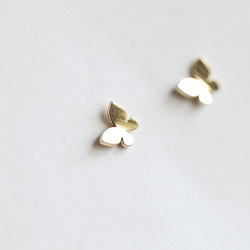 K14金ミニシャイニーバタフライピアス Cute Mini Butterfly Stud Earrings 3枚目の画像