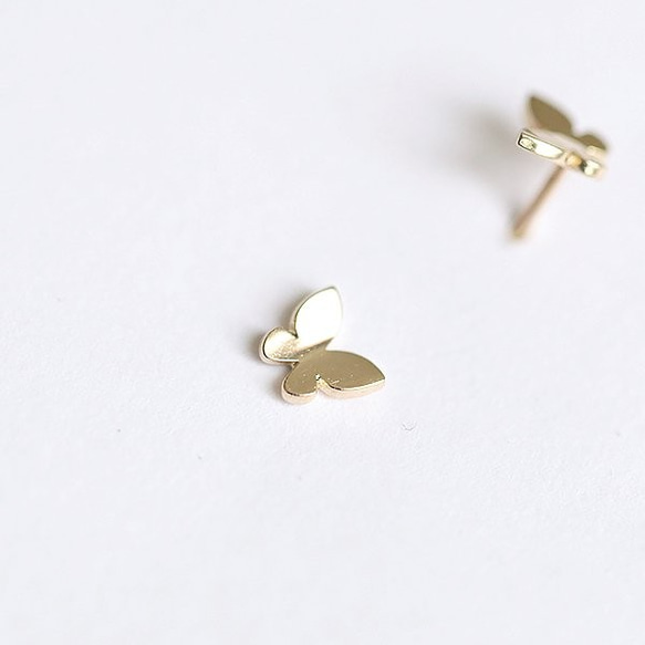 K14金ミニシャイニーバタフライピアス Cute Mini Butterfly Stud Earrings 6枚目の画像