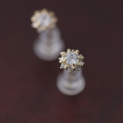 K9金　華やかで華奢なジルコニア石ラウンドピアス Earrings 5枚目の画像