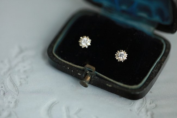 K9金　華やかで華奢なジルコニア石ラウンドピアス Earrings 9枚目の画像