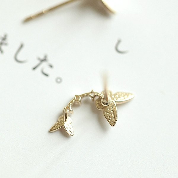 K14金　華奢で小さな繋がった蝶々のピアス ちょうちょEarrings 3枚目の画像