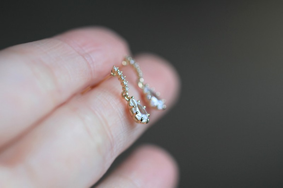 揺れるしずく型ダイヤのおしゃれピアス Earrings 7枚目の画像