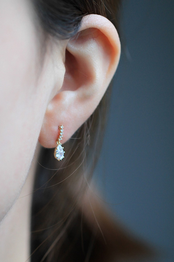 揺れるしずく型ダイヤのおしゃれピアス Earrings 2枚目の画像