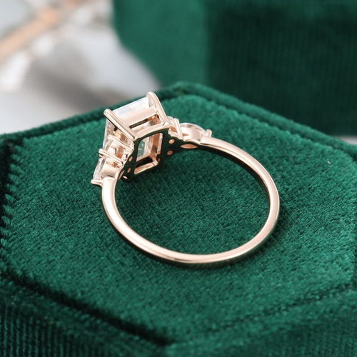 【4ct】最高級モアサナイト エメラルドカットリング 最高グレードモアッサナイト エメラルドカットリング