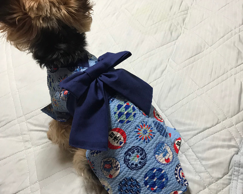 岡重　子犬の浴衣　青 岡重 浴衣 犬岡重 女物浴衣 反物 クリームボタン 犬 牡丹と犬