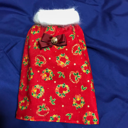 新柄入荷予定♪クリスマスリースのフワフワ襟付きワンピース・着せやすい犬服 2枚目の画像