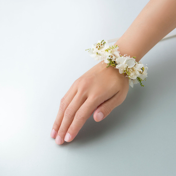 花色ふわり、小さな花冠のブレスレット(white) 2枚目の画像