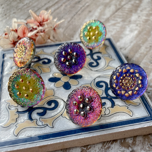 名作 チェコガラス 大きめヒナギクのピアス/イヤリング ピアス