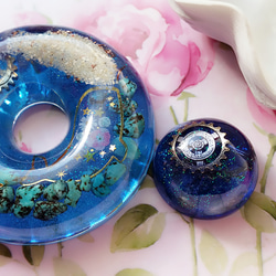 展示用/逆さ富士と窓辺の親子キツネ コスモス 蓄光 オルゴナイト