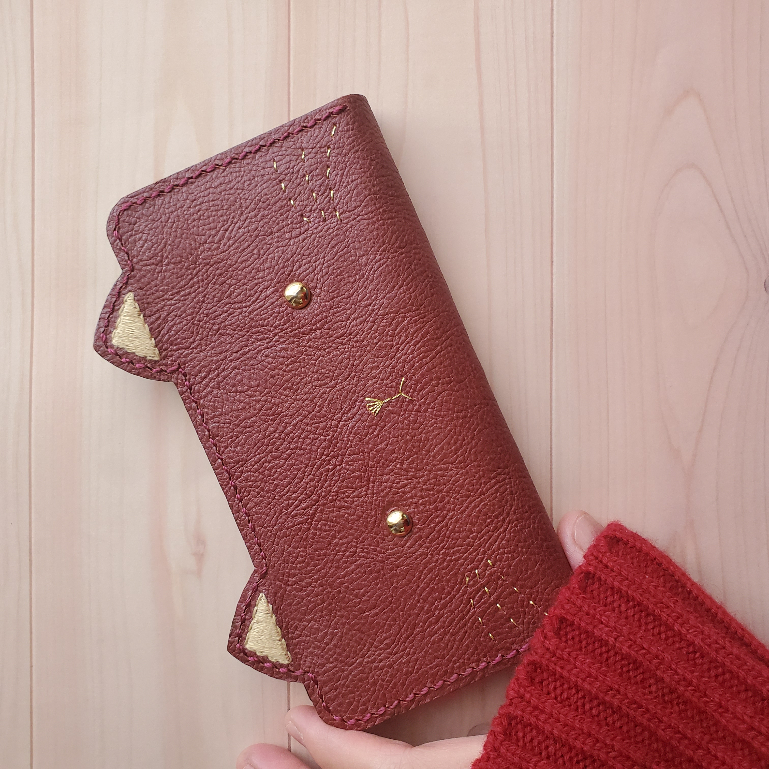 【受注制作】ねこのお顔　つぶらな瞳ver.手帳型スマホケース  ボルドー猫  全機種対応　ダコタレザー