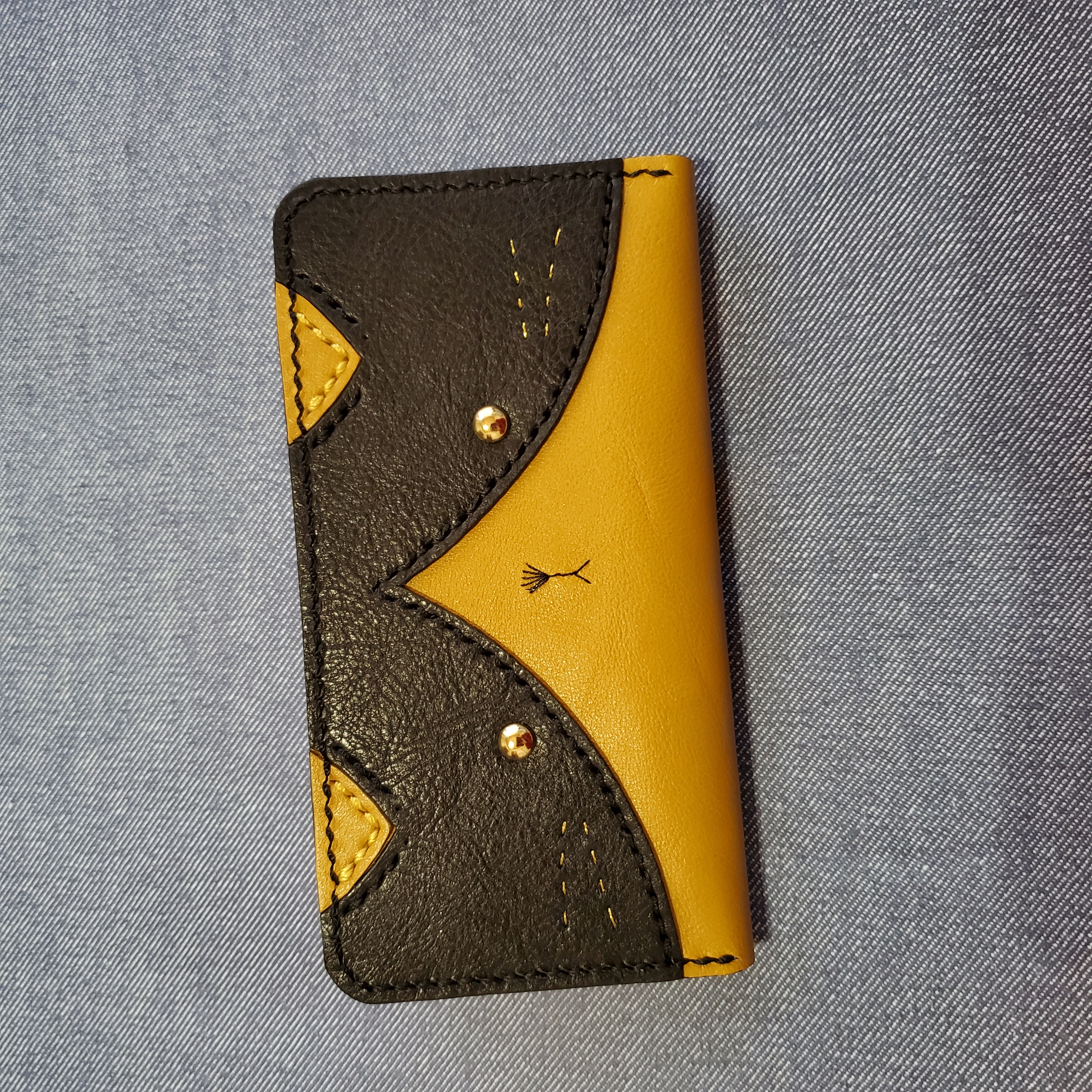 【受注制作】 ねこのお顔 たれ耳はちわれ猫 手帳型スマホケース 牛ソフトヌメ革 全機種対応