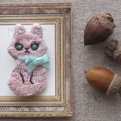 ピンクペルシャ猫　刺繍ブローチ　ねこ 2枚目の画像