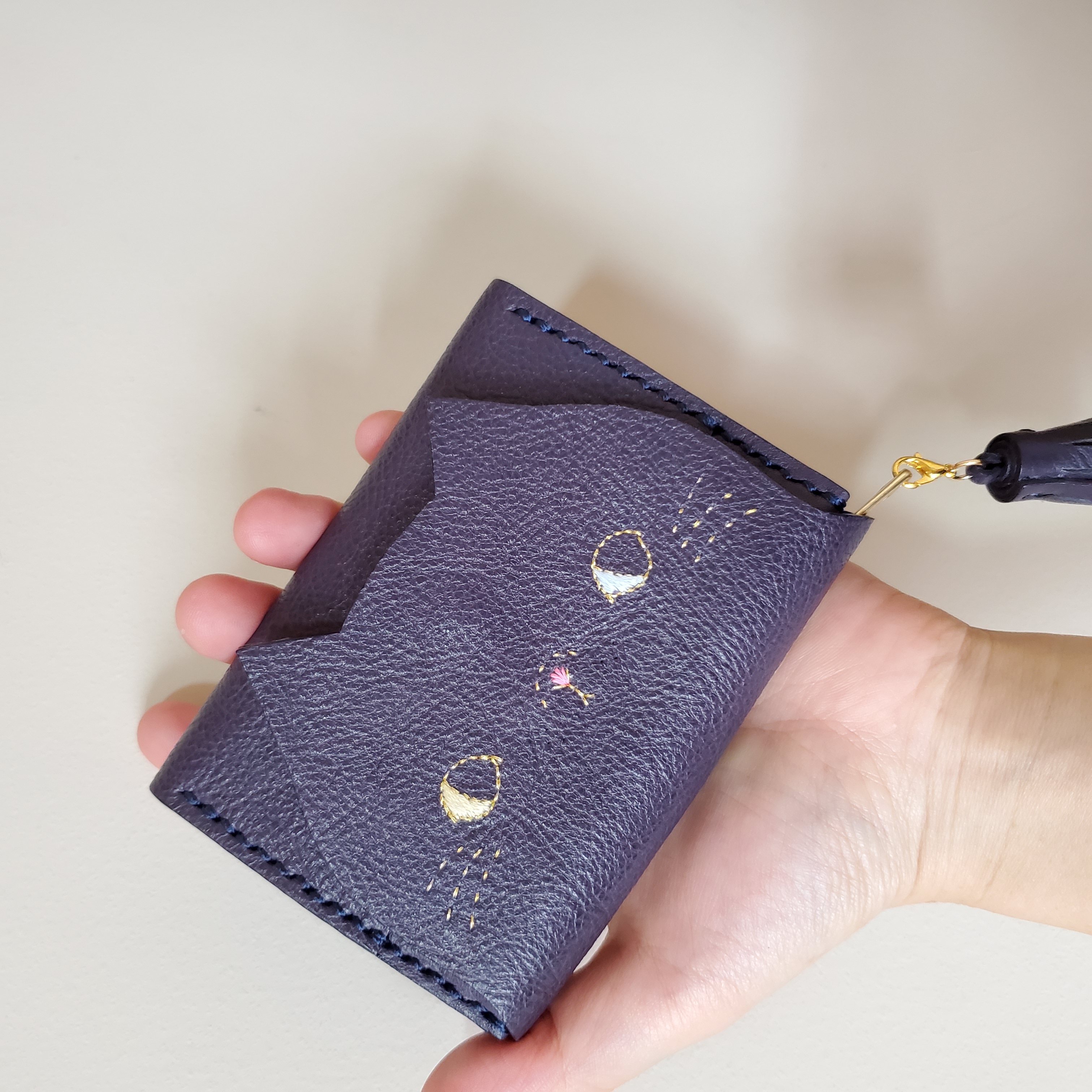 【受注制作】ねこのお顔 パスケース付き ミニ財布 ネイビー猫 ソフトヌメ革 鼻ぺちゃver.　ポケットへ変更できます