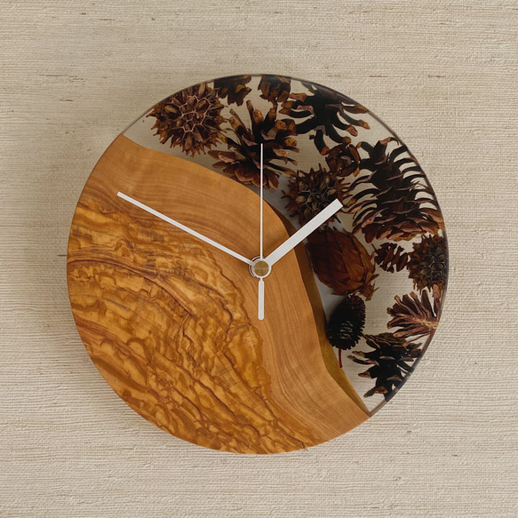 木の実のレジン壁掛け時計（オリーブウッド）_C24 1枚目の画像