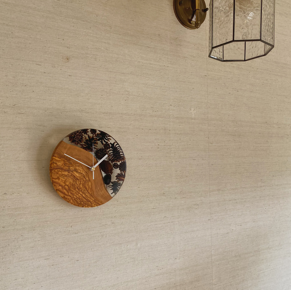 木の実のレジン壁掛け時計（オリーブウッド）_C24 3枚目の画像