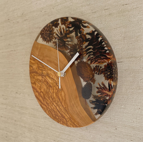 木の実のレジン壁掛け時計（オリーブウッド）_C24 5枚目の画像