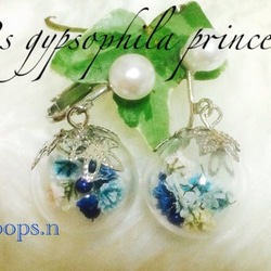 Bs.e gypsophila princess. かすみ草とパールのガラスドームゆれるネジ式イヤリング 3枚目の画像